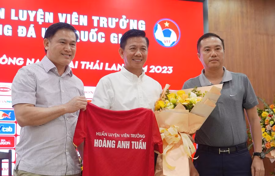 Huấn luyện viên Hoàng Anh Tuấn đảm nhiệm cương vị Huấn luyện viên trưởng Đội tuyển U23 Việt Nam tham dự Giải vô địch U23 Đông Nam Á 2023 diễn ra tại Thái Lan. (Ảnh: Việt Anh/Vietnam+)