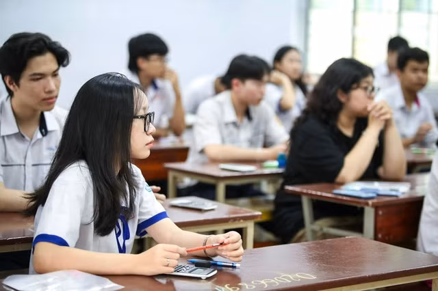 Thí sinh có thể sử dụng điểm học bạ và đánh giá năng lực để đăng ký xét tuyển nguyện vọng mới lên hệ thống. Ảnh NHẬT THỊNH