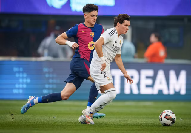 Pau Victor ghi hai bàn cho Barcelona Pau Victor ghi hai bàn cho Barcelona