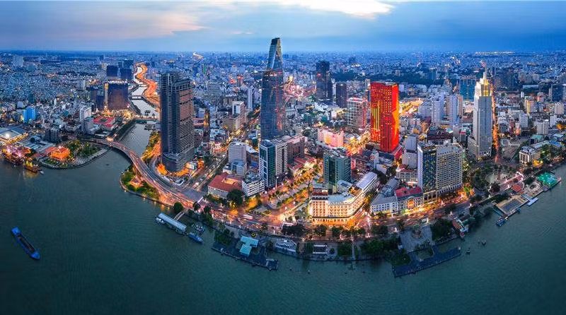 Việt Nam dựa vào 3 trụ cột là xây dựng nền dân chủ xã hội chủ nghĩa, Nhà nước pháp quyền xã hội chủ nghĩa và nền kinh tế thị trường định hướng xã hội chủ nghĩa trong đường lối phát triển đất nước. Ảnh nguồn internet
