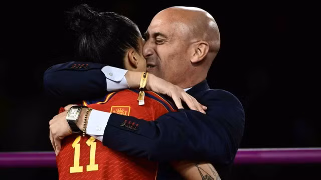 Rubiales cũng vướng vào vụ án khác trước Jenni Hermoso.