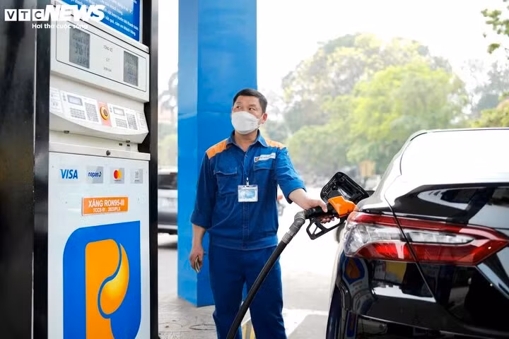 Dự báo giá xăng dầu chiều nay cùng tăng. (Ảnh minh họa: Công Hiếu).