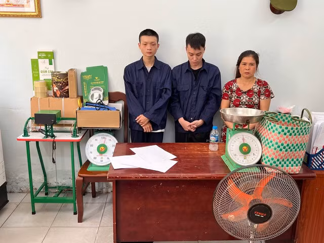 Bị can Trần Nhật Vĩnh, Trần Trí Minh Sang, Lưu Thị Thái tại CQĐT. Ảnh: Hoàng Huy