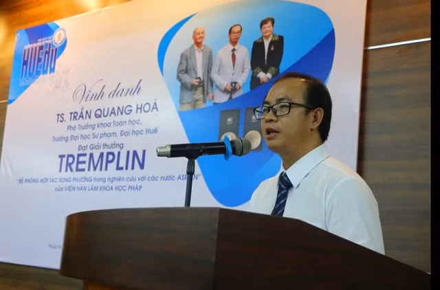 Tiến sĩ Trần Quang Hóa phát biểu tại buổi vinh danh. Ảnh: N.M