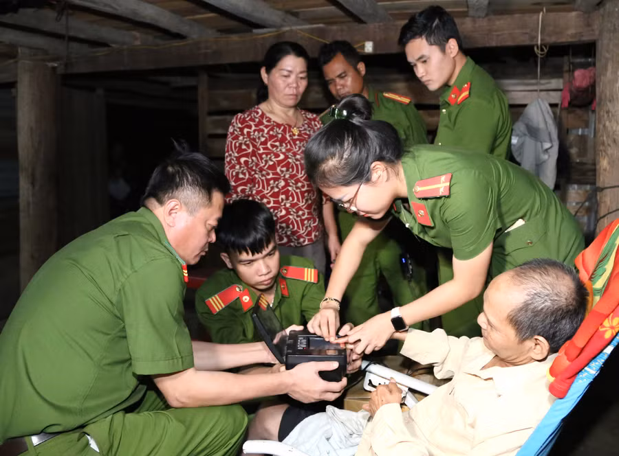 Công an tỉnh Gia Lai đã hoàn thành thu nhận 100% hồ sơ cấp căn cước công dân sớm hơn 39 ngày so với chỉ tiêu Bộ Công an giao (ảnh Công an tỉnh cung cấp). Công an tỉnh Gia Lai đã hoàn thành thu nhận 100% hồ sơ cấp căn cước công dân sớm hơn 39 ngày so với chỉ tiêu Bộ Công an giao (ảnh Công an tỉnh cung cấp).