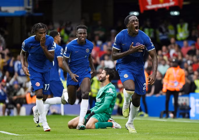 Tân binh Axel Disasi gỡ hòa cho Chelsea