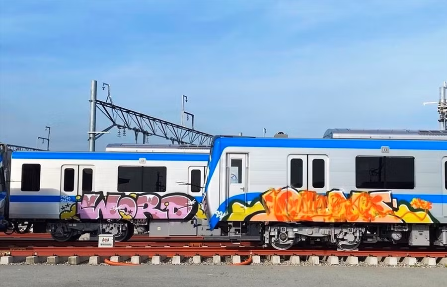 Tàu Metro số 1 bị vẽ bậy tại depot Long Bình vào tháng 6.2022. Ảnh: Minh Quân Tàu Metro số 1 bị vẽ bậy tại depot Long Bình vào tháng 6.2022. Ảnh: Minh Quân