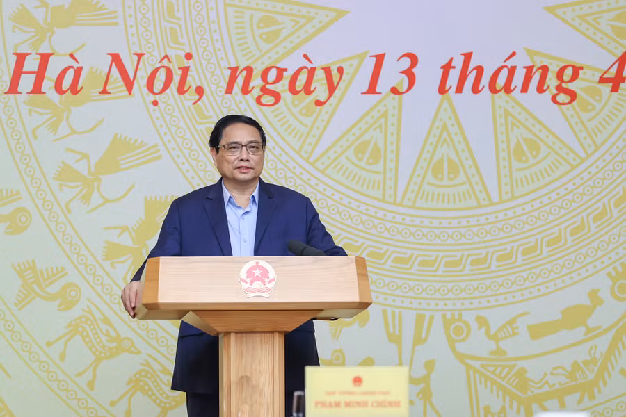 Thủ tướng Phạm Minh Chính chủ trì hội nghị làm việc với Hiệp hội Gỗ và Lâm sản, Hiệp hội Chế biến và xuất khẩu thủy sản Việt Nam để tháo gỡ khó khăn, thúc đẩy sản xuất, xuất khẩu. Ảnh: VGP/Nhật Bắc