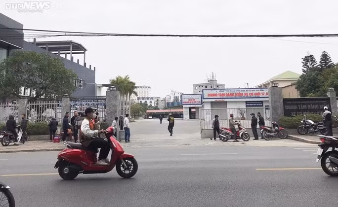 Lực lượng công an khám xét khẩn cấp 2 trung tâm đăng kiểm xe cơ giới tại tỉnh Thái Bình