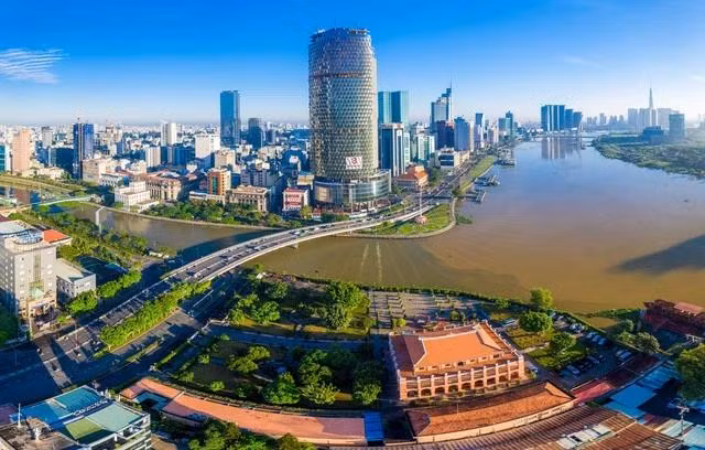 Từ bến Nhà Rồng nhìn qua bến Bạch Đằng, TP.HCM. Ảnh: Nguyễn Minh Tú