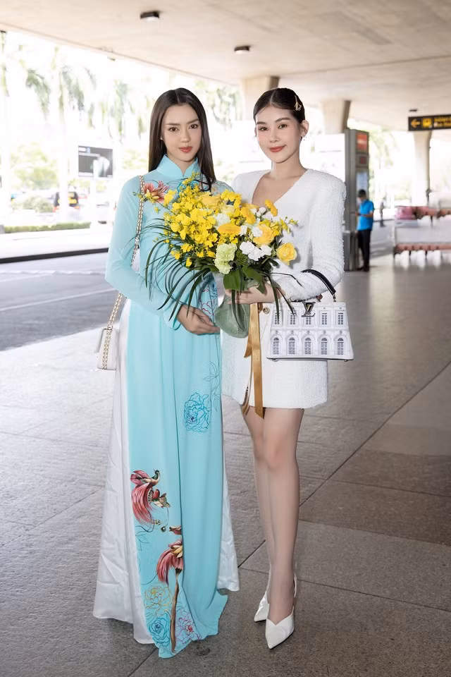 Amanda Obdam "đọ sắc" cùng Lê Âu Ngân Anh - Hoa hậu Đại dương Việt Nam 2017. Ảnh: BTC