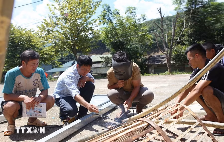 Lớp học đào tạo nghề tại xã Khổng Lào, huyện biên giới Phong Thổ, tỉnh Lai Châu. (Ảnh: Quý Trung/TTXVN)