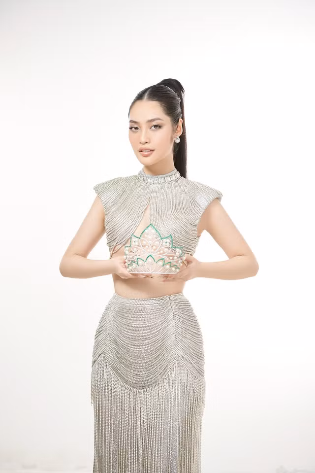 Người đẹp dân tộc Tày trải nghiệm với vai trò MC sau khi đăng quang Hoa hậu các dân tộc Việt Nam. Ảnh: NVCC