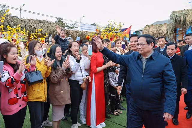 Thủ tướng Chính phủ Phạm Minh Chính đến dự Chương trình Ngày hội Công nhân-Đón chào Xuân mới 2024. Ảnh: VGP/Nhật Bắc