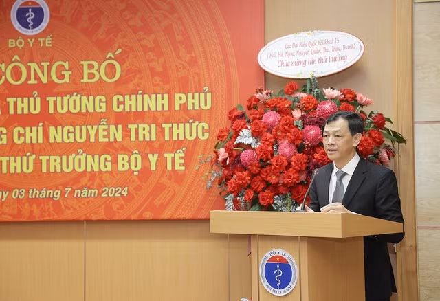 Tân Thứ trưởng Bộ Y tế Nguyễn Tri Thức phát biểu nhận nhiệm vụ. Ảnh: Trần Minh Tân Thứ trưởng Bộ Y tế Nguyễn Tri Thức phát biểu nhận nhiệm vụ. Ảnh: Trần Minh