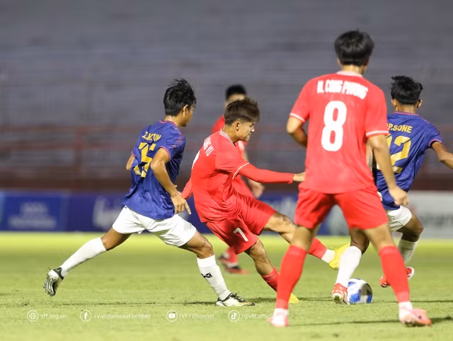 U.19 Việt Nam rất nỗ lực để có bàn gỡ. Ảnh VFF