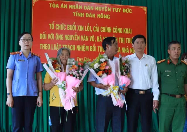 Các cơ quan tiến hành tố tụng tổ chức buổi xin lỗi công khai vợ chồng ông Võ. Các cơ quan tiến hành tố tụng tổ chức buổi xin lỗi công khai vợ chồng ông Võ.