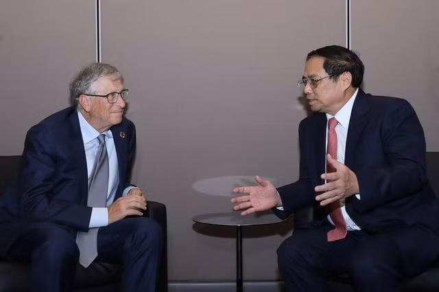 Thủ tướng đề nghị ông Bill Gates thông qua các quỹ tiếp tục hỗ trợ, ủng hộ các hoạt động khởi nghiệp đổi mới sáng tạo, KH-CN, ứng phó biến đổi khí hậu, phát triển năng lượng tái tạo, nâng cao năng lực y tế và giáo dục… Ảnh: NHẬT BẮC