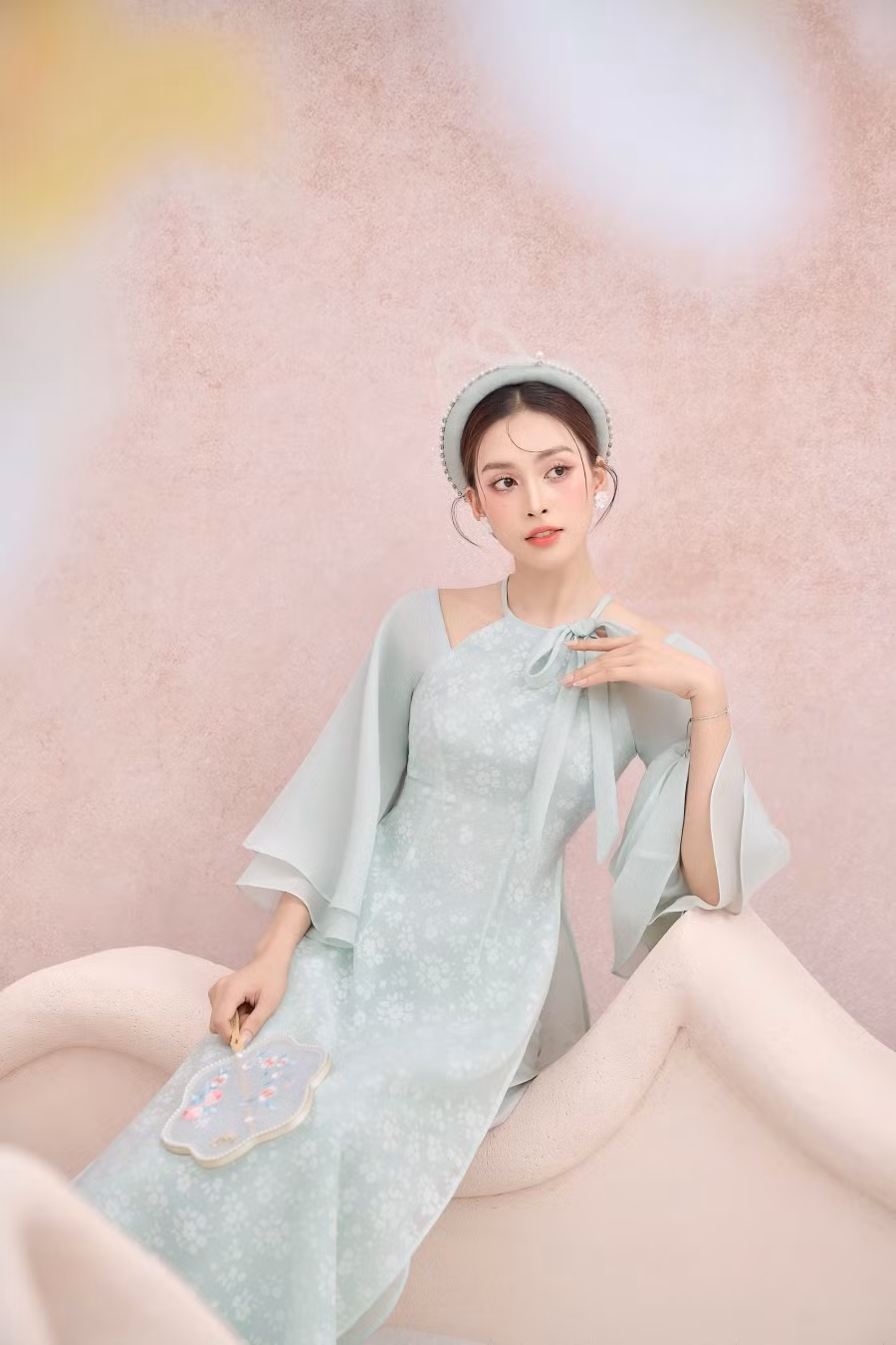 Ngoài thay đổi về mặt hình ảnh, Tiểu Vy còn thay đổi về suy nghĩ khi đăng quang hoa hậu. Cô kể trước đó chỉ biết nghĩ cho bản thân, song hiện tại đã hướng đến gia đình, những người xung quanh và thấy mình phải sống có trách nhiệm với cộng đồng. Ảnh: Minh Nhon