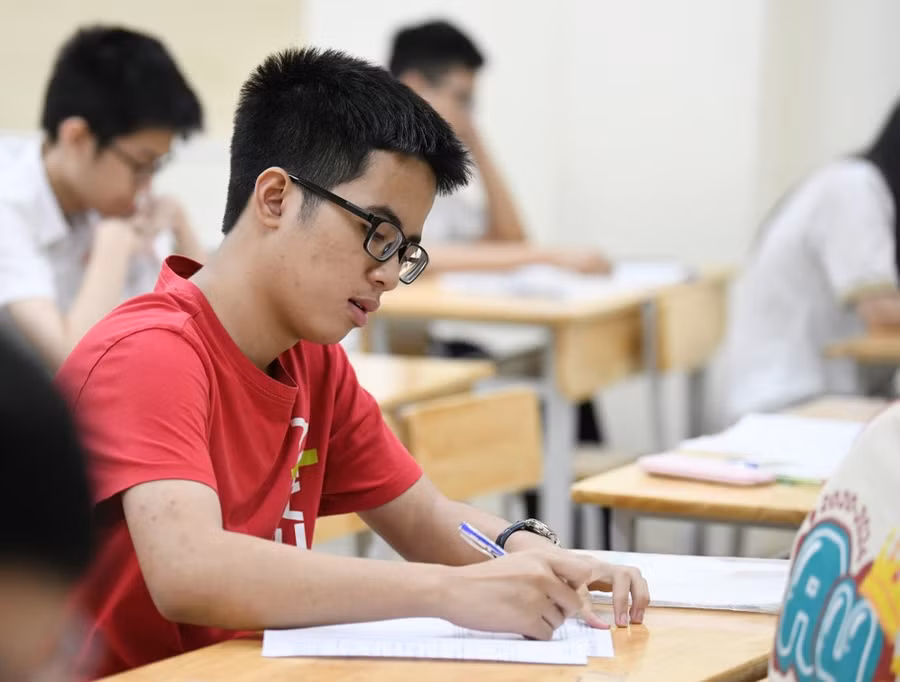 Thí sinh dự thi tốt nghiệp THPT Thí sinh dự thi tốt nghiệp THPT