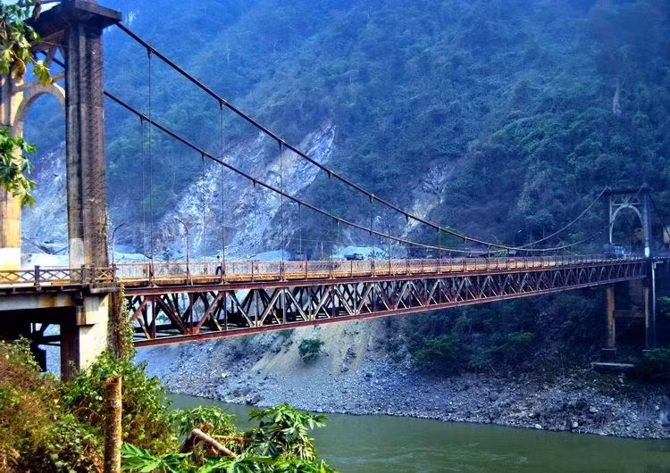 Cầu Hang Tôm.