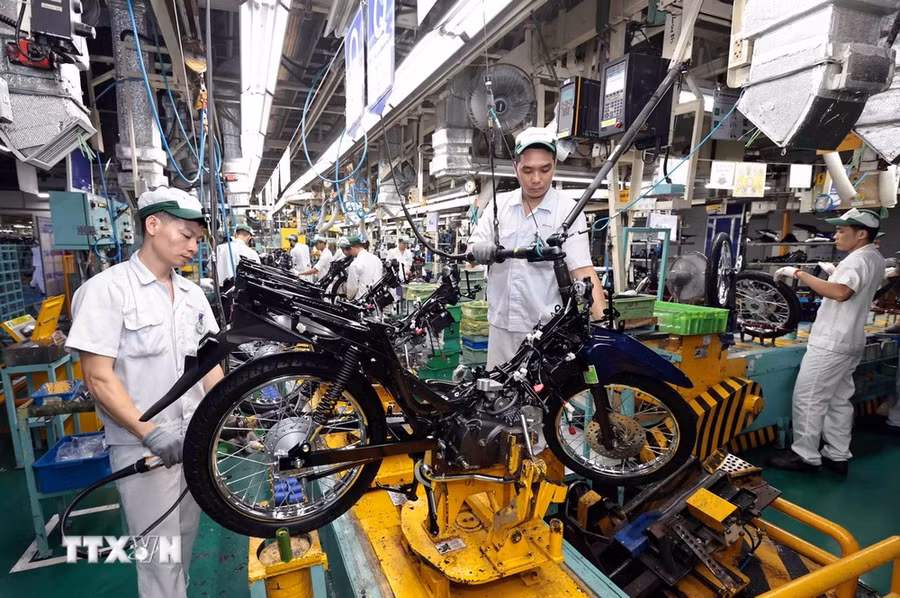 Dây chuyền sản xuất xe gắn máy tại nhà máy Honda Phúc Yên, Vĩnh Phúc. (Ảnh: Trần Việt/TTXVN)