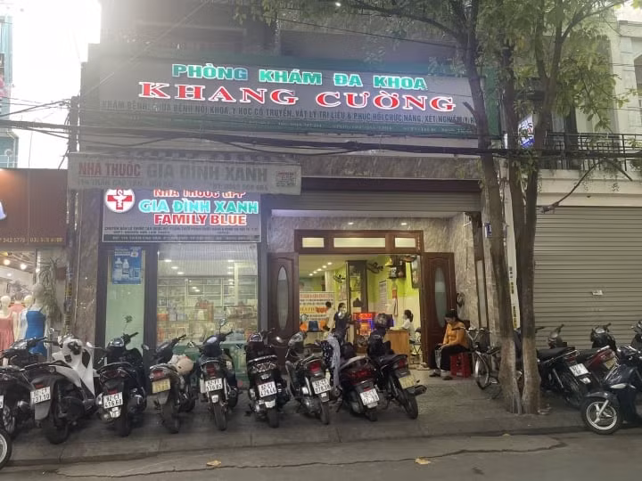 Phòng khám Đa khoa Khang Cường - nơi tiếp nhận điều trị cho 7 trường hợp nghi ngộ độc sau khi ăn bánh mì. (Ảnh: C.T)