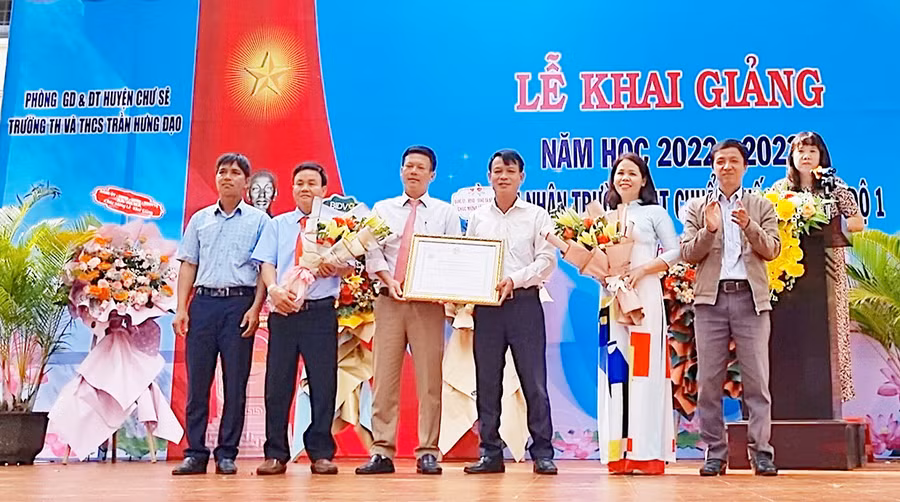 Trường Tiểu học và THCS Trần Hưng Đạo (xã Al Bá, huyện Chư Sê) đã được tỉnh công nhận đạt chuẩn quốc gia mức độ 1 vào tháng 8-2022. Ảnh: ĐVCC