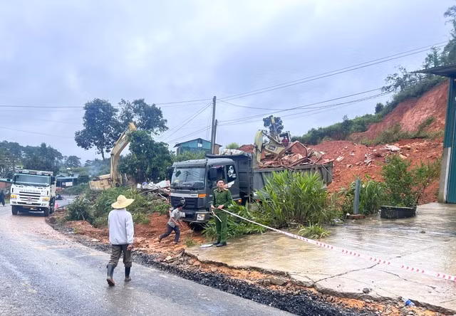 Địa điểm xảy ra sạt lở nằm giáp ranh giữa xã Phi Liêng và xã Đạ K'Nàng
