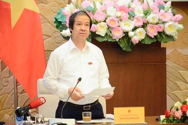 Bộ trưởng Nguyễn Kim Sơn phát biểu tại hội thảo. Ảnh MOET