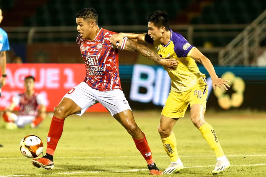 V-League đang diễn ra gay cấn. ẢNH: KHẢ HÒA
