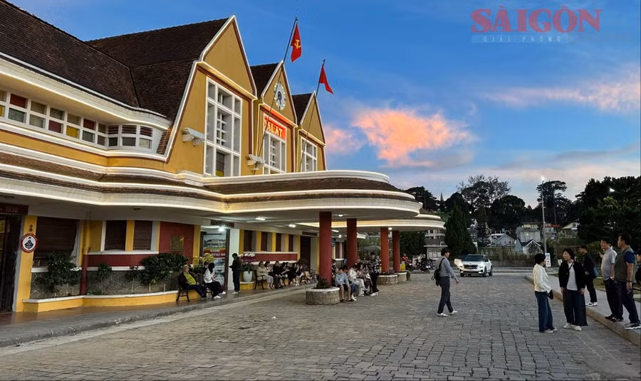Ga Đà Lạt là địa điểm ưa thích của nhiều du khách khi đến với Đà Lạt. Ảnh: ĐOÀN KIÊN