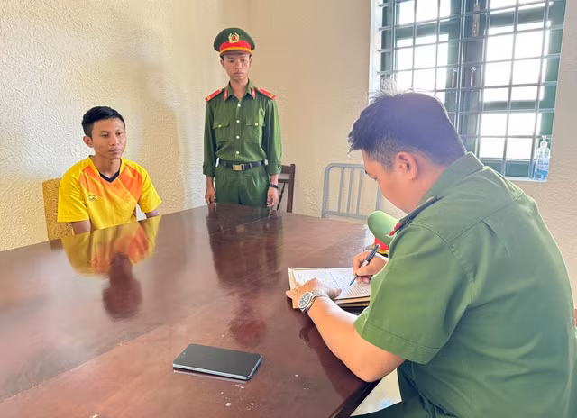 Lê Đức Phương tại cơ quan công an.