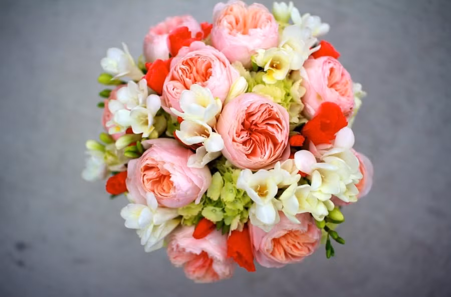 Những bó hoa đẹp sẽ giúp người thương thêm hạnh phúc trong ngày Valentine's Day. Ảnh: Xinhua