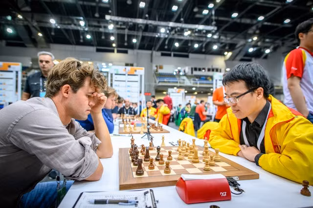 Lê Quang Liêm đối đầu cùng Magnus Carlsen Lê Quang Liêm đối đầu cùng Magnus Carlsen