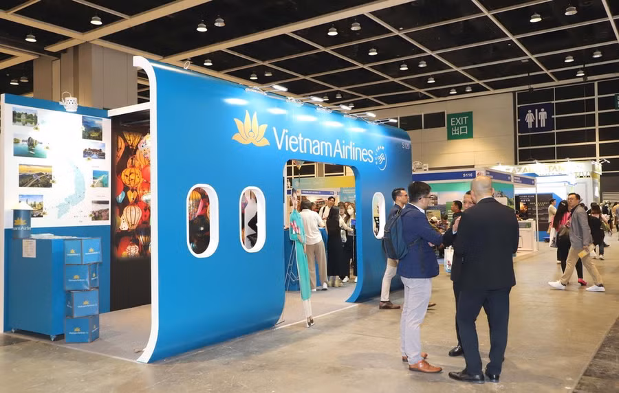 Khu trưng bày của Vietnam Airlines tại triển lãm. (Ảnh: Xuân Vịnh/TTXVN) Khu trưng bày của Vietnam Airlines tại triển lãm. (Ảnh: Xuân Vịnh/TTXVN)