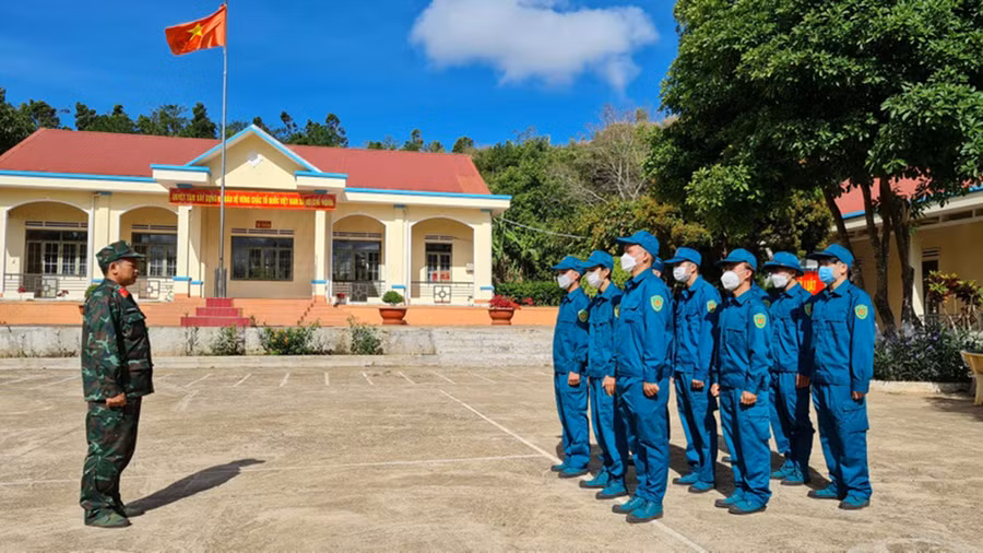 Lực lượng dân quân TP. Pleiku tham gia huấn luyện điều lệnh đội ngũ. Ảnh: Bá Bính Lực lượng dân quân TP. Pleiku tham gia huấn luyện điều lệnh đội ngũ. Ảnh: Bá Bính