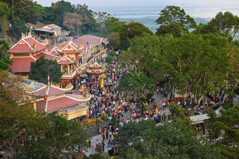 Hàng nghìn người dân lên núi Bà tạ lễ cuối năm. (Ảnh: Sun World Ba Den Mountain) Hàng nghìn người dân lên núi Bà tạ lễ cuối năm. (Ảnh: Sun World Ba Den Mountain)