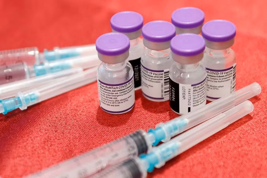 Vaccine phòng COVID-19 của hãng dược Pfizer-BioNTech. (Ảnh: AFP/TTXVN) Vaccine phòng COVID-19 của hãng dược Pfizer-BioNTech. (Ảnh: AFP/TTXVN)