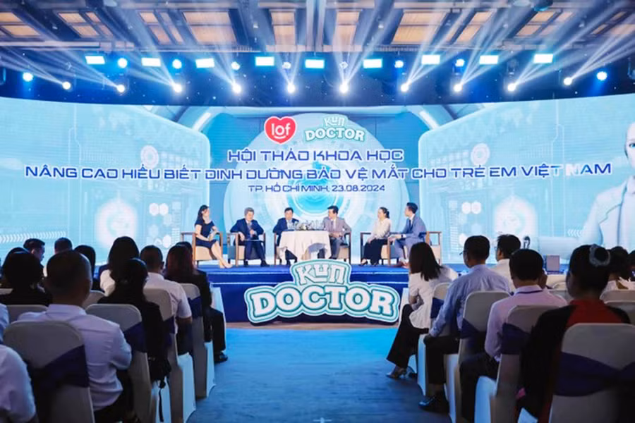 Các đại biểu chia sẻ nguyên nhân tỷ lệ cận thị trong học sinh ngày càng cao tại cuộc họp (ảnh nguồn SGGPO)
