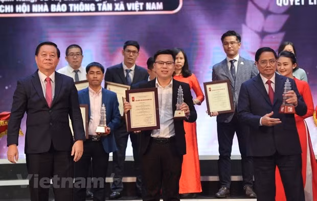 Phóng viên Báo Điện tử VietnamPlus được trao giải A tại Giải Báo chí Quốc gia lần thứ 16 năm 2021. (Ảnh: Hoài Nam/Vietnam+)