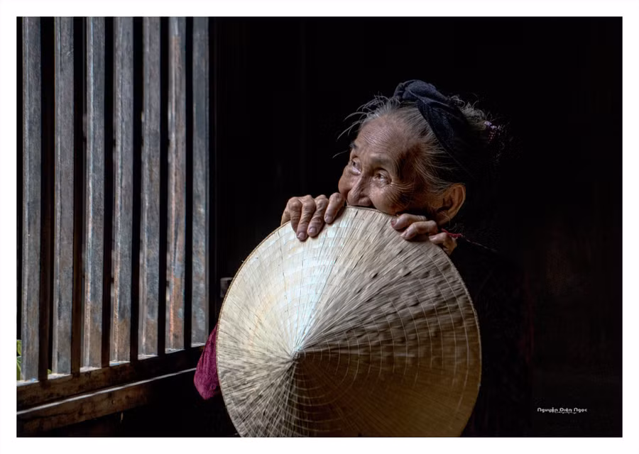 Mẹ quê. Ảnh: Nguyễn Điện Ngọc