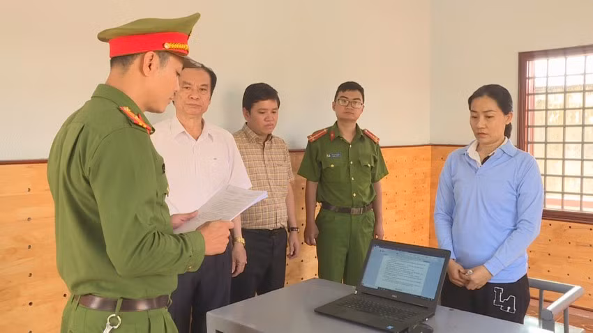 Bị can Trần Thị Nguyên Hằng tại cơ quan công an. Ảnh: SĐ Bị can Trần Thị Nguyên Hằng tại cơ quan công an. Ảnh: SĐ