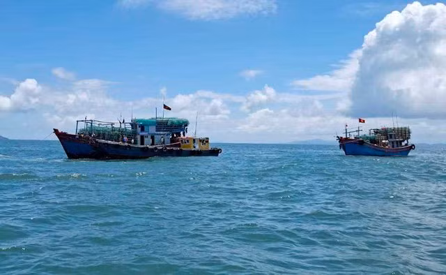 Các tàu cá tham gia ứng cứu 7 thuyền viên gặp nạn