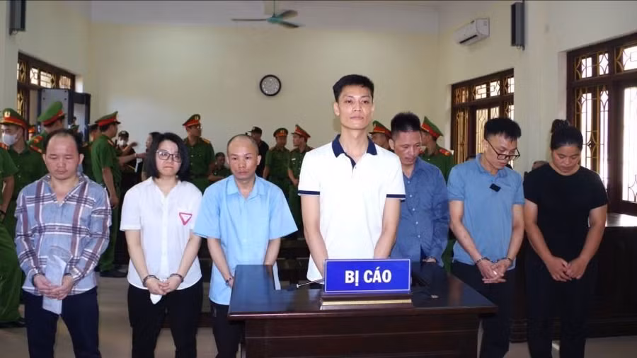 Các bị cáo tại phiên xét xử.