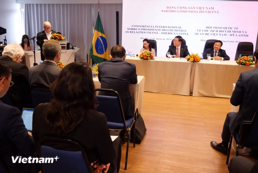 Tổng Thư ký Hội hữu nghị Brazil-Việt Nam (ABRAVIET), Pedro Olivera, phát biểu tại hội thảo. (Ảnh: Diệu Hương/Vietnam+)