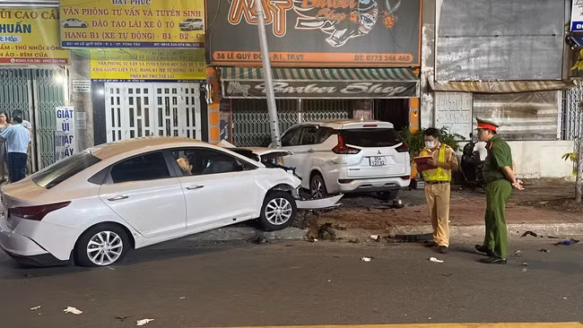 Công an khám nghiệm hiện trường