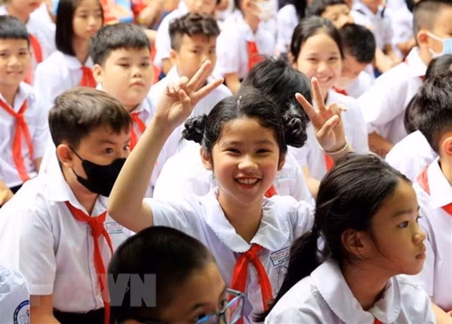 Học sinh ở Thành phố Hồ Chí Minh vui mừng chào đón Năm học mới 2023-2024. Ảnh minh họa: Hồng Đạt/TTXVN