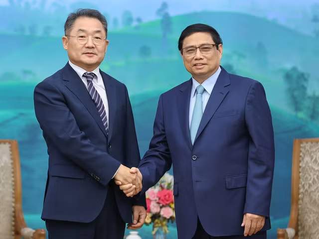 Thủ tướng Phạm Minh Chính tiếp ông Ji Jong Rip, Phó Chủ tịch, Tổng Giám đốc toàn cầu của Tập đoàn công nghệ Amkor - Ảnh: VGP/Nhật Bắc Thủ tướng Phạm Minh Chính tiếp ông Ji Jong Rip, Phó Chủ tịch, Tổng Giám đốc toàn cầu của Tập đoàn công nghệ Amkor - Ảnh: VGP/Nhật Bắc