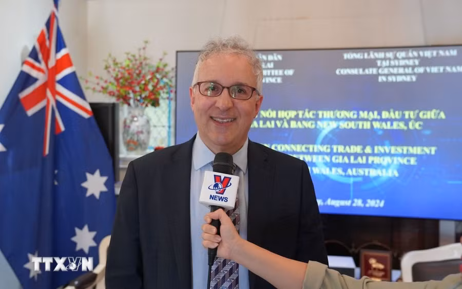 Tiến sỹ Frank Alafaci, Chủ tịch Hội đồng Hội nghị thượng đỉnh doanh nghiệp Australia (ABSC), trả lời phỏng vấn. (Ảnh: Lê Đạt/TTXVN)